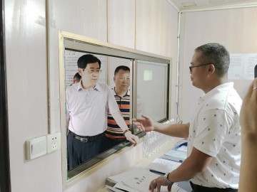 2018年5月15日，湖南省副省長(zhǎng)，省人大常委會(huì)副主任韓永文在望城區(qū)領(lǐng)導(dǎo)和省市地方海事局領(lǐng)導(dǎo)陪同下來(lái)我司視察